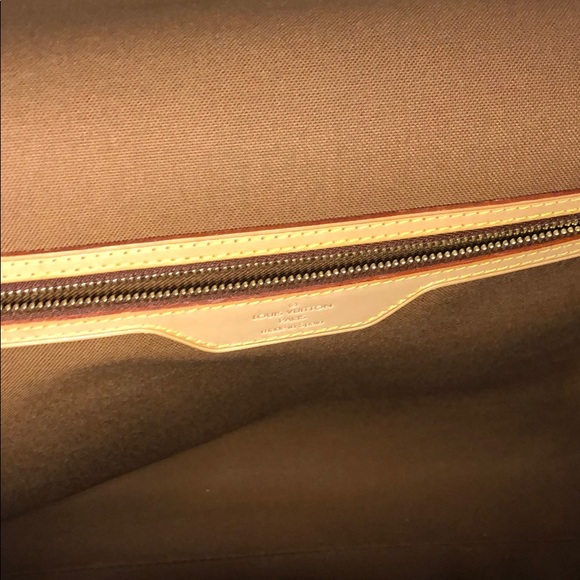 Luis Vuitton messenger bag - Picture 3 of 7